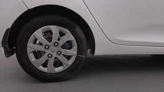 Used 2018 Hyundai Eon [2011-2018] Magna + Petrol Manual tyres RIGHT REAR TYRE RIM VIEW
