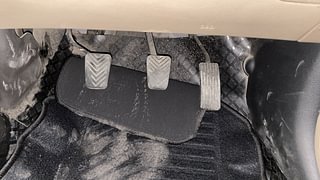 Used 2018 Hyundai Eon [2011-2018] Magna + Petrol Manual interior PEDALS VIEW