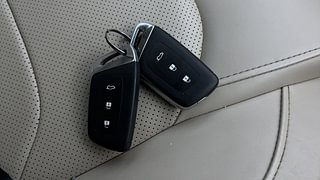 Used 2021 mg-motors Hector 1.5 Sharp Petrol Turbo DCT dual tone Petrol Automatic extra CAR KEY VIEW