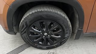 Used 2021 Maruti Suzuki Vitara Brezza [2020-2022] ZXI AT Petrol Automatic tyres LEFT FRONT TYRE RIM VIEW