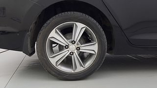 Used 2019 Hyundai Verna [2017-2020] 1.6 CRDI SX (O) AT Diesel Automatic tyres RIGHT REAR TYRE RIM VIEW
