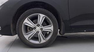Used 2019 Hyundai Verna [2017-2020] 1.6 CRDI SX (O) AT Diesel Automatic tyres LEFT FRONT TYRE RIM VIEW