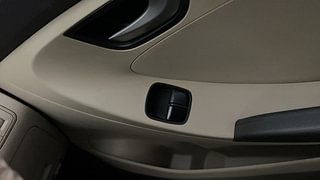 Used 2015 Hyundai Eon [2011-2018] Sportz Petrol Manual top_features Power windows