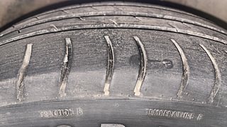 Used 2018 Hyundai Eon [2011-2018] Magna + Petrol Manual tyres RIGHT FRONT TYRE TREAD VIEW