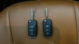 Used 2016 Volkswagen Polo [2015-2019] Comfortline 1.2L (P) Petrol Manual extra CAR KEY VIEW