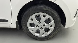 Used 2016 Hyundai Grand i10 Sportz 1.2 Kappa VTVT Petrol Manual tyres RIGHT FRONT TYRE RIM VIEW
