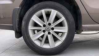 Used 2016 volkswagen Vento 1.5L Highline Diesel AT Diesel Automatic tyres RIGHT REAR TYRE RIM VIEW