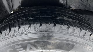 Used 2018 Mahindra TUV300 [2015-2020] T4 Plus Diesel Manual tyres RIGHT REAR TYRE TREAD VIEW