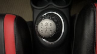 Used 2018 Honda Brio [2017-2018] S(O)MT Petrol Manual interior GEAR  KNOB VIEW