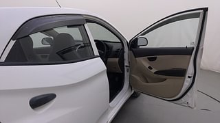 Used 2018 Hyundai Eon [2011-2018] Magna + Petrol Manual interior RIGHT FRONT DOOR OPEN VIEW