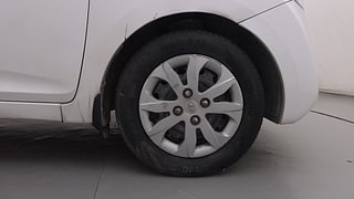 Used 2018 Hyundai Eon [2011-2018] Magna + Petrol Manual tyres RIGHT FRONT TYRE RIM VIEW