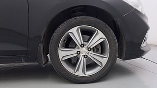 Used 2019 Hyundai Verna [2017-2020] 1.6 CRDI SX (O) AT Diesel Automatic tyres RIGHT FRONT TYRE RIM VIEW