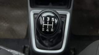 Used 2020 Maruti Suzuki Swift [2017-2021] ZXI Petrol Manual interior GEAR  KNOB VIEW