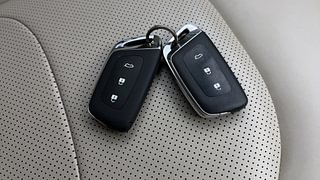 Used 2021 mg-motors Hector 2.0 Sharp Diesel Turbo Dual Tone Diesel Manual extra CAR KEY VIEW