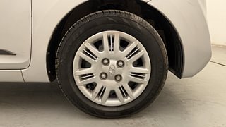 Used 2015 Hyundai Eon [2011-2018] Sportz Petrol Manual tyres RIGHT FRONT TYRE RIM VIEW