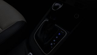 Used 2019 Hyundai Verna [2017-2020] 1.6 CRDI SX (O) AT Diesel Automatic interior GEAR  KNOB VIEW