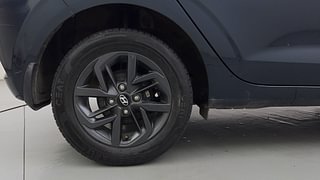 Used 2022 Hyundai Grand i10 Nios Sportz 1.2 Kappa VTVT CNG Petrol+cng Manual tyres RIGHT REAR TYRE RIM VIEW