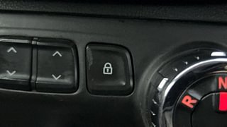 Used 2018 Renault Kwid [2015-2019] 1.0 Marvel Captain America Edition Petrol Automatic top_features Central locking