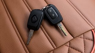 Used 2023 Renault Kwid 1.0 RXT SCE Petrol Manual extra CAR KEY VIEW