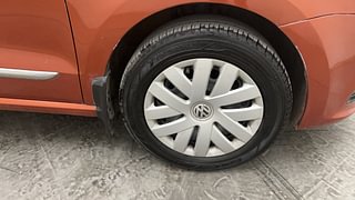 Used 2016 Volkswagen Polo [2015-2019] Comfortline 1.2L (P) Petrol Manual tyres RIGHT FRONT TYRE RIM VIEW