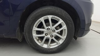 Used 2020 Maruti Suzuki Swift [2017-2021] ZXI Petrol Manual tyres RIGHT FRONT TYRE RIM VIEW