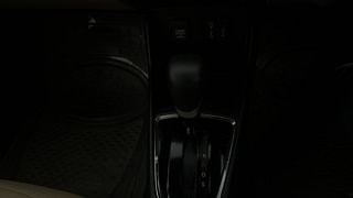 Used 2021 Honda Amaze 1.2 VX CVT i-VTEC Petrol Automatic interior GEAR  KNOB VIEW