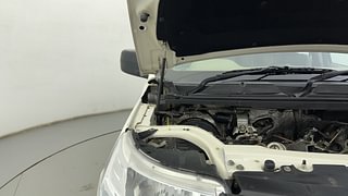 Used 2018 Mahindra TUV300 [2015-2020] T4 Plus Diesel Manual engine ENGINE RIGHT SIDE HINGE & APRON VIEW