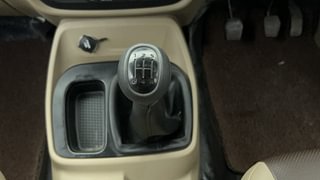 Used 2018 Mahindra TUV300 [2015-2020] T4 Plus Diesel Manual interior GEAR  KNOB VIEW