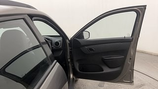 Used 2019 Renault Kwid [2015-2019] RXL Petrol Manual interior RIGHT FRONT DOOR OPEN VIEW