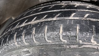 Used 2017 Renault Kwid [2015-2019] 1.0 RXL AMT Petrol Automatic tyres RIGHT FRONT TYRE TREAD VIEW