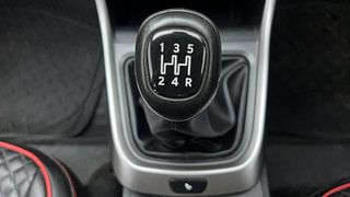 Used 2022 Tata Altroz XZ 1.2 Petrol Manual interior GEAR  KNOB VIEW