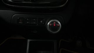 Used 2019 Renault Kwid [2015-2019] 1.0 RXT AMT Opt Petrol Automatic interior GEAR  KNOB VIEW