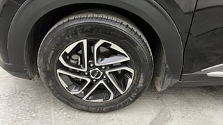 Used 2022 Kia Carens Luxury Plus 1.4 Petrol DCT 7 STR Petrol Automatic tyres LEFT FRONT TYRE RIM VIEW
