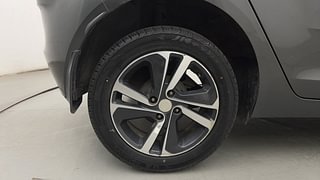 Used 2022 Tata Altroz XZ 1.2 Petrol Manual tyres RIGHT REAR TYRE RIM VIEW