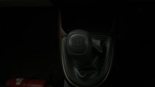 Used 2022 Hyundai Aura S 1.2 CNG Petrol Petrol+cng Manual interior GEAR  KNOB VIEW