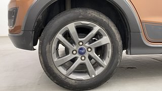 Used 2020 Ford Freestyle [2017-2021] Titanium Plus 1.2 Ti-VCT Petrol Manual tyres RIGHT REAR TYRE RIM VIEW