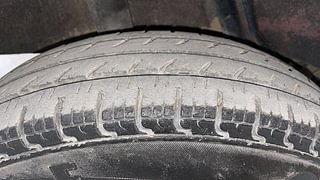 Used 2019 Renault Kwid [2015-2019] 1.0 RXT AMT Opt Petrol Automatic tyres RIGHT REAR TYRE TREAD VIEW