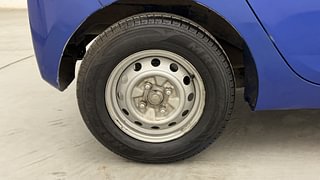Used 2013 Hyundai Eon [2011-2018] Era + Petrol Manual tyres RIGHT REAR TYRE RIM VIEW