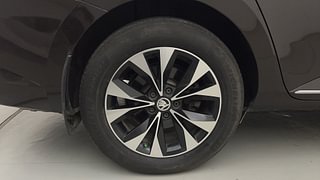 Used 2020 Skoda Superb L&K TSI AT Petrol Automatic tyres RIGHT REAR TYRE RIM VIEW