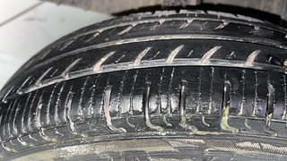 Used 2017 Renault Kwid [2015-2019] 1.0 RXL AMT Petrol Automatic tyres RIGHT REAR TYRE TREAD VIEW