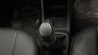 Used 2019 Renault Kwid [2015-2019] RXL Petrol Manual interior GEAR  KNOB VIEW