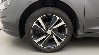 Used 2022 Tata Altroz XZ 1.2 Petrol Manual tyres LEFT FRONT TYRE RIM VIEW