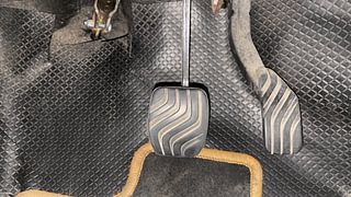 Used 2019 Renault Kwid [2015-2019] 1.0 RXT AMT Opt Petrol Automatic interior PEDALS VIEW