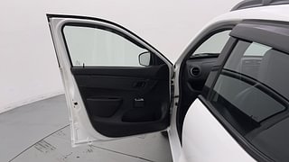 Used 2017 Renault Kwid [2015-2019] 1.0 RXL AMT Petrol Automatic interior LEFT FRONT DOOR OPEN VIEW