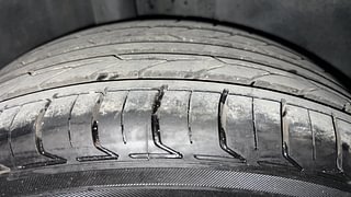 Used 2016 Volkswagen Polo [2015-2019] Comfortline 1.2L (P) Petrol Manual tyres RIGHT REAR TYRE TREAD VIEW
