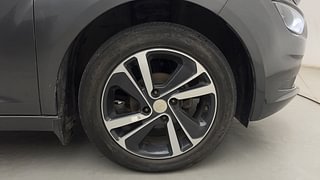 Used 2022 Tata Altroz XZ 1.2 Petrol Manual tyres RIGHT FRONT TYRE RIM VIEW