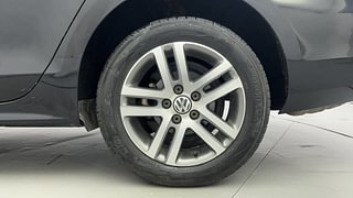 Used 2015 Volkswagen Jetta [2013-2017] Highline TDI AT Diesel Automatic tyres LEFT REAR TYRE RIM VIEW