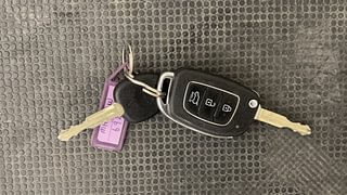 Used 2023 Hyundai Venue S(O) 1.2 Petrol Manual extra CAR KEY VIEW