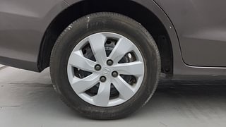 Used 2015 Honda Mobilio [2014-2017] S Petrol Petrol Manual tyres RIGHT REAR TYRE RIM VIEW