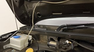Used 2019 Renault Kwid [2015-2019] RXL Petrol Manual engine ENGINE RIGHT SIDE HINGE & APRON VIEW
